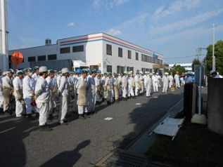 昼間と夜間に行う避難訓練